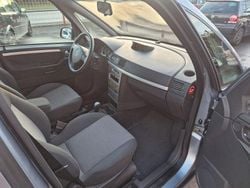 Silber Gebraucht 2003 Opel Meriva Van / Kleinbus | 2.400 € (Fairer Preis)