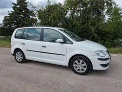 Weiß Gebraucht 2009 VW Touran Conceptline Van / Kleinbus | 2.390 € (Guter Preis)