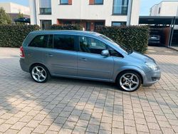Silber Gebraucht 2011 Opel Zafira Family Van / Kleinbus | 4.000 € (Fairer Preis)