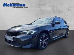 Black sapphire metallic (metallic) Gebraucht 2022 BMW 330e M Sport Kombi | 40.650 € (Teuer)