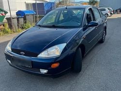 Blau Gebraucht 2000 Ford Focus Limousine | 800 € (Guter Preis)