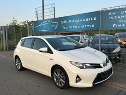 Weiß Gebraucht 2014 Toyota Auris Hybrid Edition Limousine | 8.490 € (Fairer Preis)