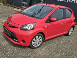 Super red v Gebraucht 2014 Toyota Aygo Cool Kleinwagen | 2.750 € (Guter Preis)