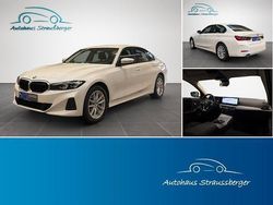 Weiß Gebraucht 2024 BMW 318 Shadowline Limousine | 32.290 € (Guter Preis)