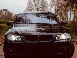 Schwarz Gebraucht 2006 BMW 330 Comfort Edition Limousine | 12.499 €