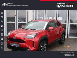 Rot Gebraucht 2022 Toyota Yaris Cross Team SUV | 22.440 € (Fairer Preis)