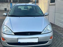 Grau Gebraucht 2001 Ford Focus Kombi | 750 € (Superpreis)