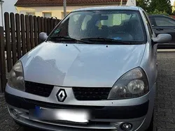 Grau Gebraucht 2002 Renault Clio II Limousine | 700 € (Fairer Preis)