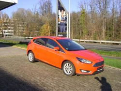 Rot Gebraucht 2018 Ford Focus Limousine | 6.899 € (Etwas zu teuer)