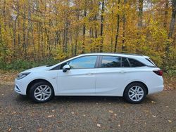 Weiß Gebraucht 2018 Opel Astra Edition Kombi | 8.600 € (Fairer Preis)