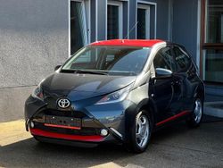 Grau Gebraucht 2015 Toyota Aygo Kleinwagen | 7.950 € (Fairer Preis)