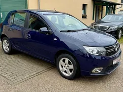 Blau Gebraucht 2017 Dacia Sandero Lauréate Kleinwagen | 7.490 € (Guter Preis)