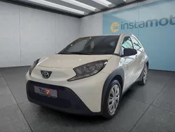Weiß Gebraucht 2024 Toyota Aygo Kleinwagen | 17.599 € (Etwas zu teuer)