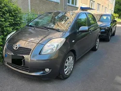 Grau Gebraucht 2007 Toyota Yaris Kleinwagen | 3.500 € (Guter Preis)