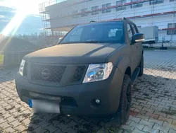 Grün Gebraucht 2011 Nissan Pathfinder SUV | 17.500 €