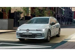 Crystal ice blue metallic (metallic) Gebraucht 2024 VW Golf VIII Goal Kombi | 29.380 € (Superpreis)