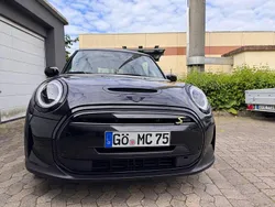 Schwarz Gebraucht 2022 Mini Cooper SE Essential Kleinwagen | 26.500 €