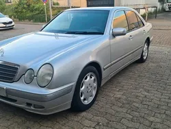 Silber Gebraucht 2001 Mercedes E240 Limousine | 2.999 €