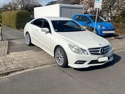 Weiß Gebraucht 2009 Mercedes E550 AMG Coupé | 20.999 €