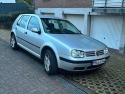 Silber Gebraucht 2000 VW Golf IV Kleinwagen | 2.500 €