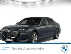 Grau Gebraucht 2024 BMW 740 M Sport Limousine | 94.690 € (Fairer Preis)