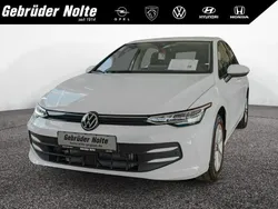 Weiß Gebraucht 2024 VW Golf VIII Life Kleinwagen | 24.450 € (Guter Preis)