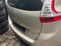 Silber Gebraucht 2011 Renault Mégane III Limousine | 1.600 €