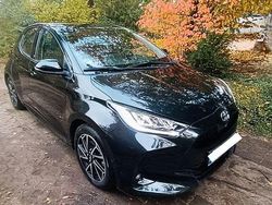 Schwarz Gebraucht 2022 Toyota Yaris Hybrid Team Limousine | 17.800 € (Guter Preis)