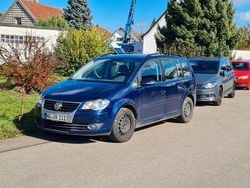 Blau Gebraucht 2010 VW Touran Trendline Van / Kleinbus | 2.900 € (Superpreis)