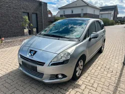 Silber Gebraucht 2012 Peugeot 5008 Van / Kleinbus | 2.999 € (Superpreis)