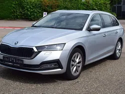 Stribrna/ brilliantsilber Gebraucht 2021 Skoda Octavia First Edition Kombi | 18.490 € (Fairer Preis)