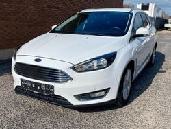 Weiß Gebraucht 2016 Ford Focus Titanium Kombi | 6.600 € (Guter Preis)