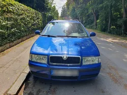 Blau Gebraucht 2009 Skoda Octavia Kombi | 1.000 €
