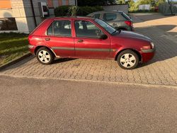 Rot Gebraucht 2001 Ford Fiesta Kombi | 350 €