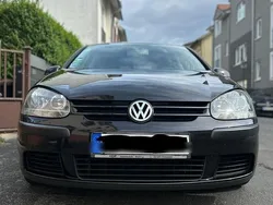 Schwarz Gebraucht 2004 VW Golf V Kleinwagen | 2.299 € (Fairer Preis)
