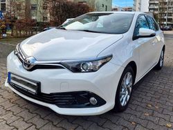 Weiß Gebraucht 2016 Toyota Auris Comfort Limousine | 10.200 € (Fairer Preis)