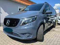 Grau Gebraucht 2023 Mercedes Vito Van / Kleinbus | 40.341 €