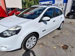 Weiß Gebraucht 2010 Renault Clio II Dynamique Limousine | 1.900 € (Guter Preis)