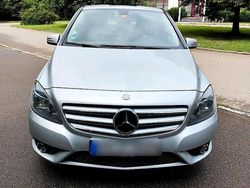 Silber Gebraucht 2014 Mercedes 180 Limousine | 9.000 € (Teuer)