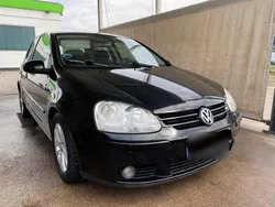 Schwarz Gebraucht 2004 VW Golf IV Kleinwagen | 1.250 € (Fairer Preis)