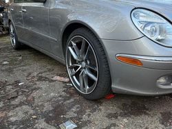 Beige Gebraucht 2006 Mercedes E500 Elegance Limousine | 6.999 €