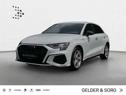 Weiß Gebraucht 2022 Audi A3 Sportback e-tron S-Line Limousine | 27.480 € (Guter Preis)