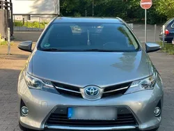 Grau Gebraucht 2015 Toyota Auris Hybrid Limousine | 11.500 € (Guter Preis)