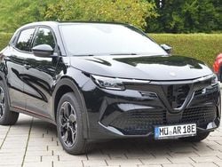Schwarz Neu 2025 Alfa Romeo Junior Edizione Speciale SUV | 37.900 € (Fairer Preis)