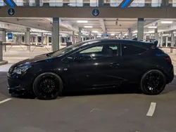 Schwarz Gebraucht 2012 Opel Astra GTC Limousine | 6.100 € (Etwas zu teuer)