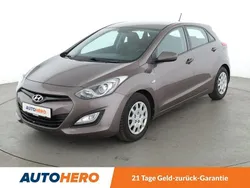 Grau Gebraucht 2015 Hyundai i30 Classic Limousine | 9.450 € (Fairer Preis)