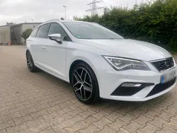 Weiß Gebraucht 2018 Seat Leon ST FR Kombi | 16.000 €
