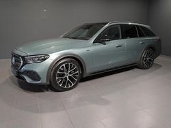 Metalliclack verdesilber Gebraucht 2025 Mercedes E300 Night Kombi | 62.870 € (Teuer)