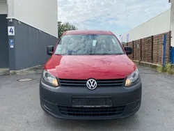 Rot Gebraucht 2012 VW Caddy Maxi Van / Kleinbus | 7.699 € (Etwas zu teuer)