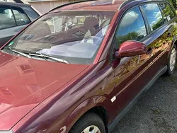 Rot Gebraucht 2005 Opel Vectra Kombi | 800 € (Guter Preis)